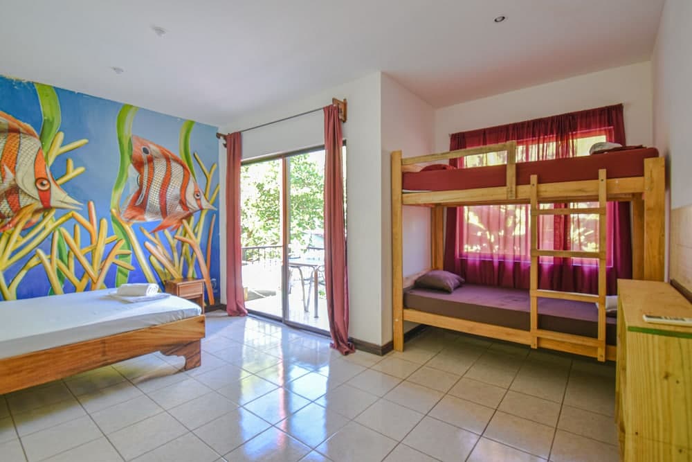 Tramonto ROJO Santa Teresa Guest House