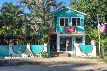 Tramonto ROJO Santa Teresa Guest House