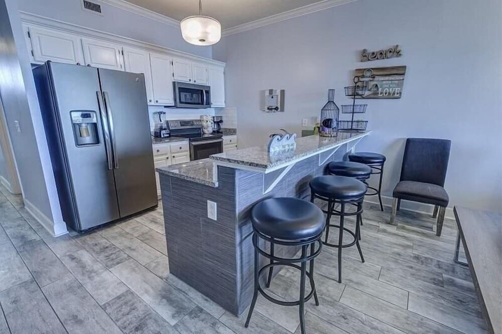 Grand Pointe 304 3 Bedroom Condo by Redawning