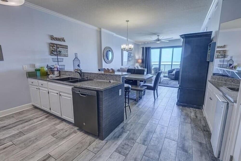 Grand Pointe 304 3 Bedroom Condo by Redawning