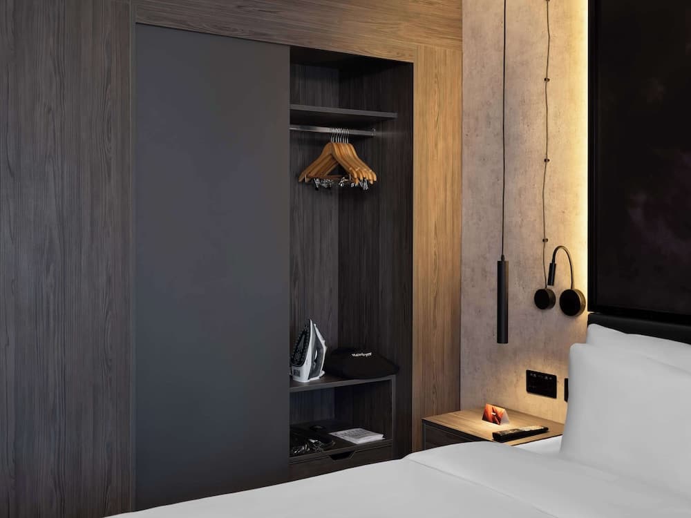 Radisson RED London Gatwick Airport