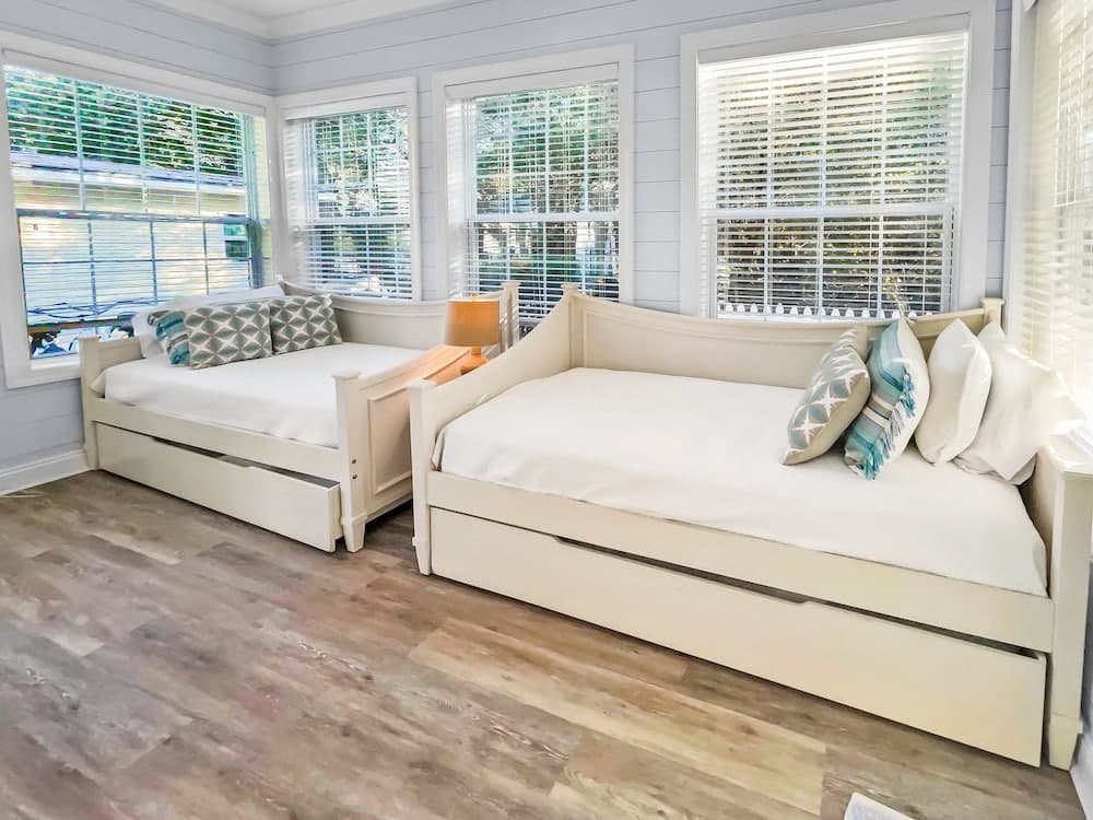 Key Lime Pie 6 Bedroom Home by RedAwning