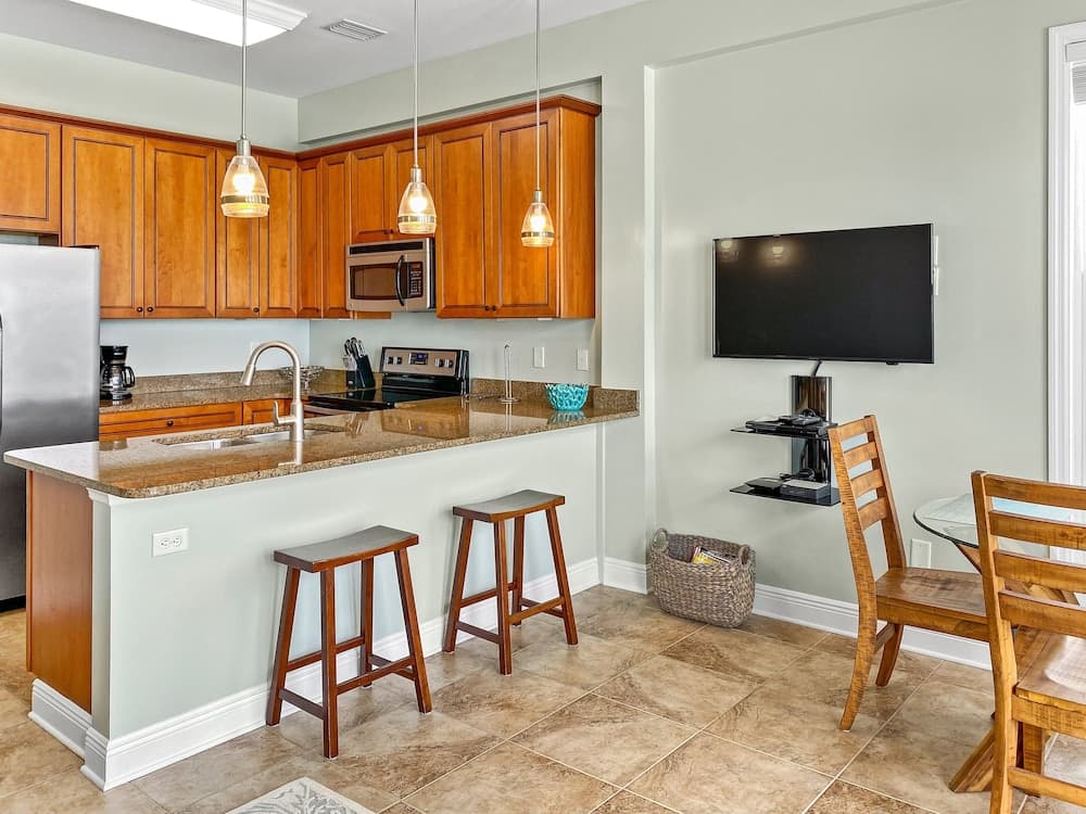 Leeward I - 7 1 Bedroom Condo by RedAwning