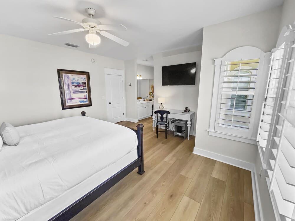 Sea-crested 3 Bedroom Condo by Redawning