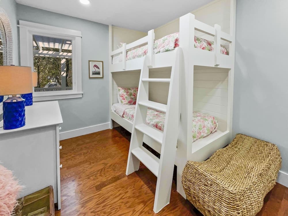 Breakers Plus Carriage House 4 Bedroom Home by RedAwning