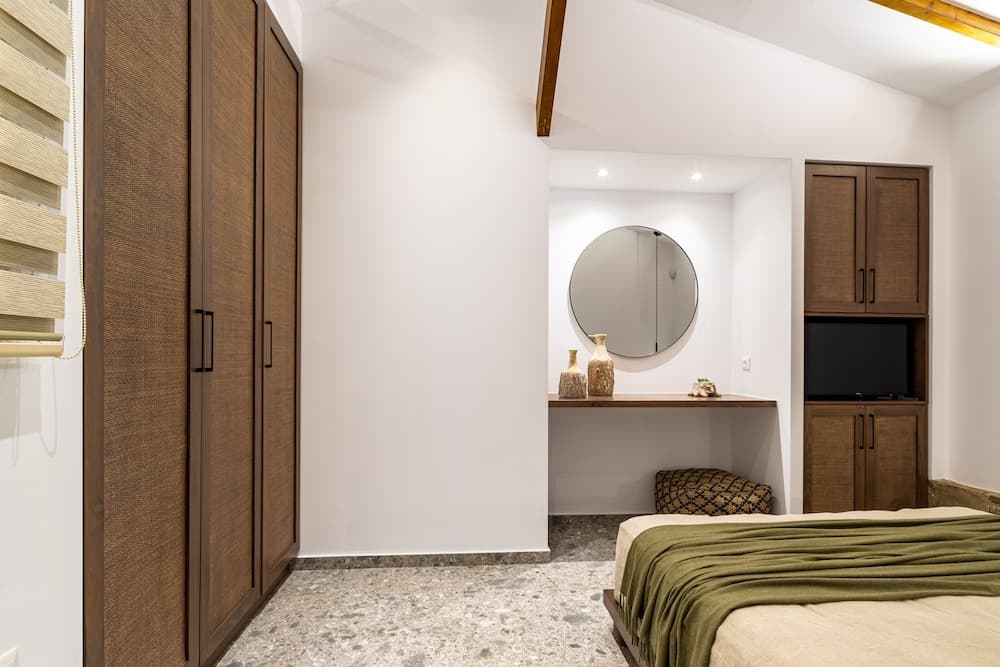 Wave Suite By the Sea