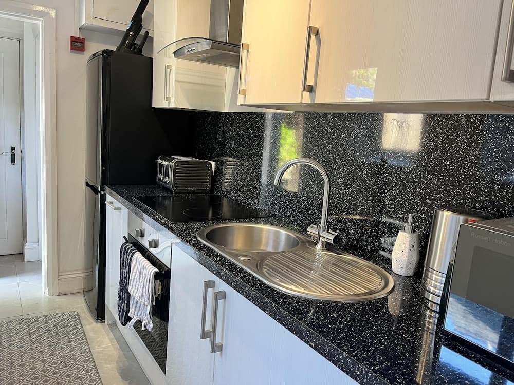 The Mews, With Free Private Parking, Windermere