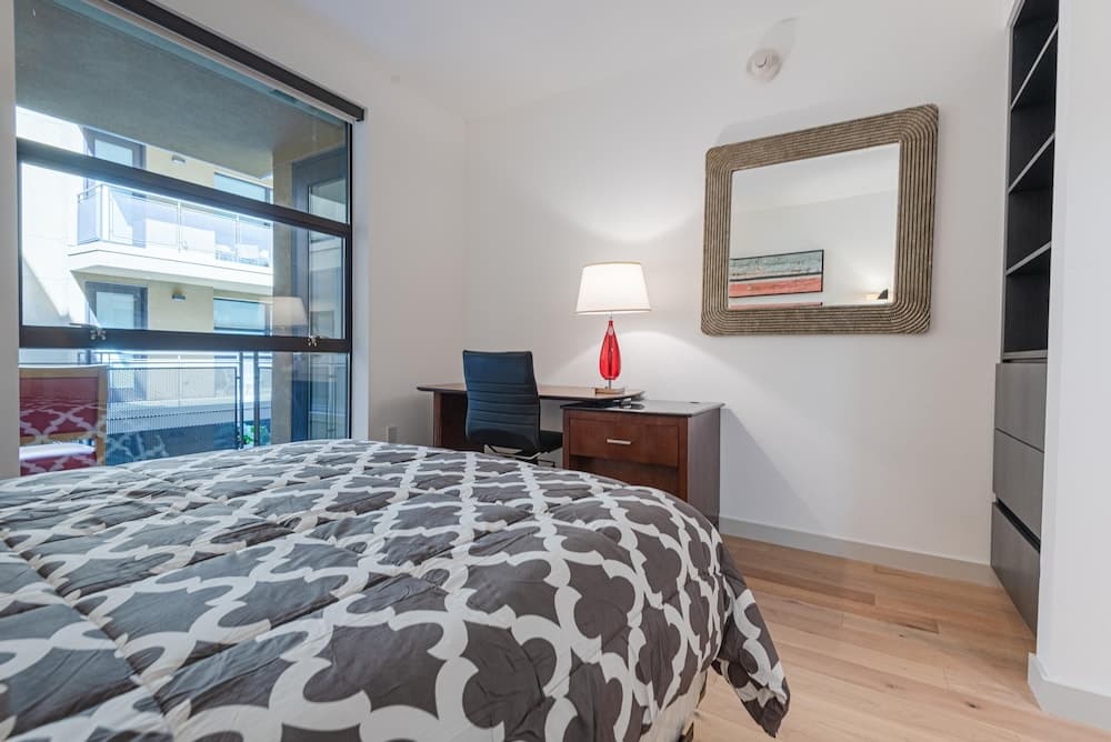 Gorgeous Hollywood Living - 1 Bedroom