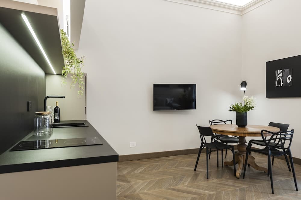 Ferrini Home - Etnea Portrait