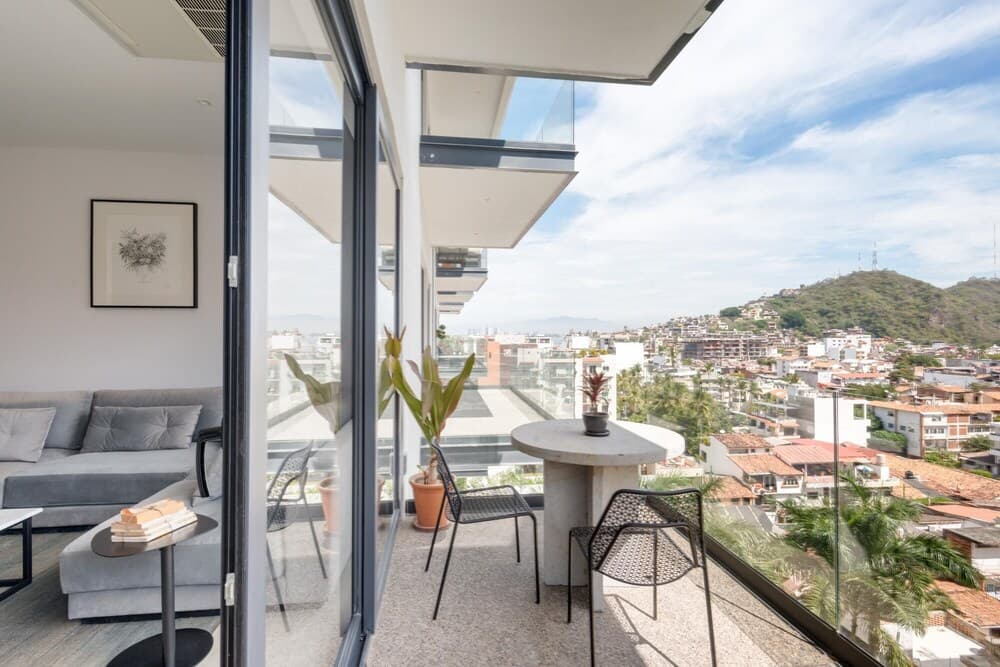 Sailview 108 - Sailview Romantic Zone 1 Bed 1 Bath Rooftop Poo