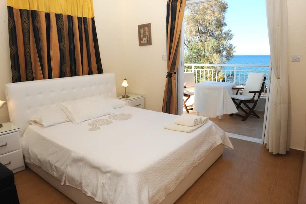 Kalisto Beach Villa Large Private Pool Walk to Beach Sea Views A C Wifi Car Not Required - 2137