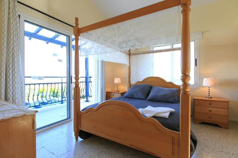 Sun Beach Villa Large Private Pool Walk to Beach A C Wifi Car Not Required - 2145