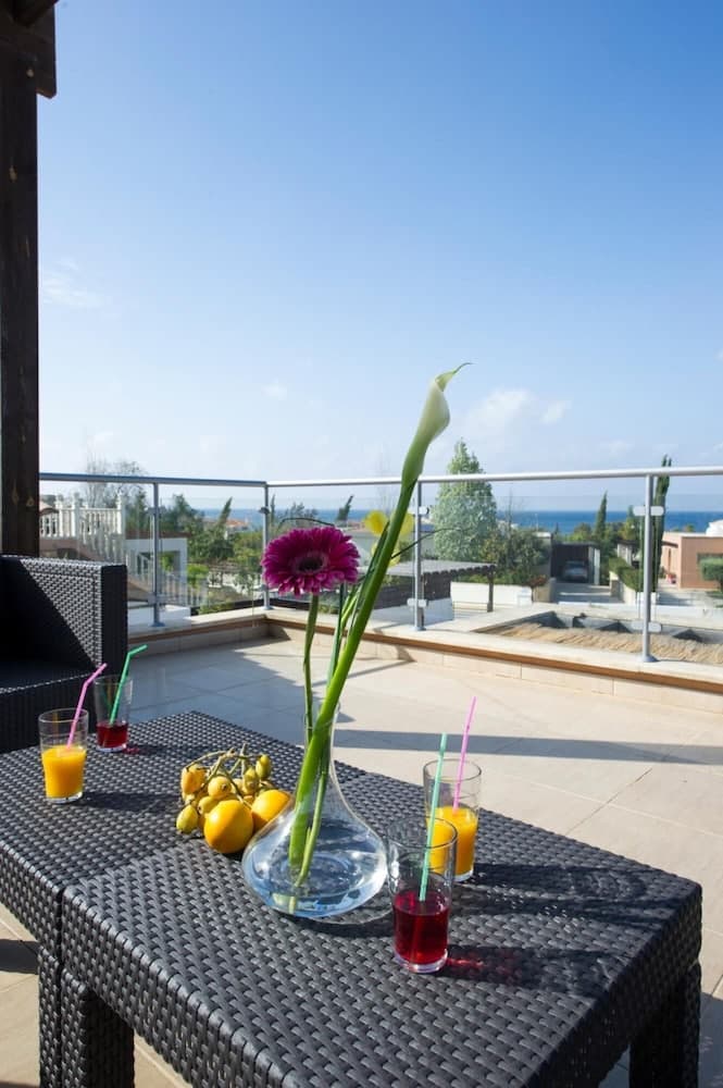 Villa Thalassa Large Private Pool Walk to Beach A C Wifi Car Not Required - 2346