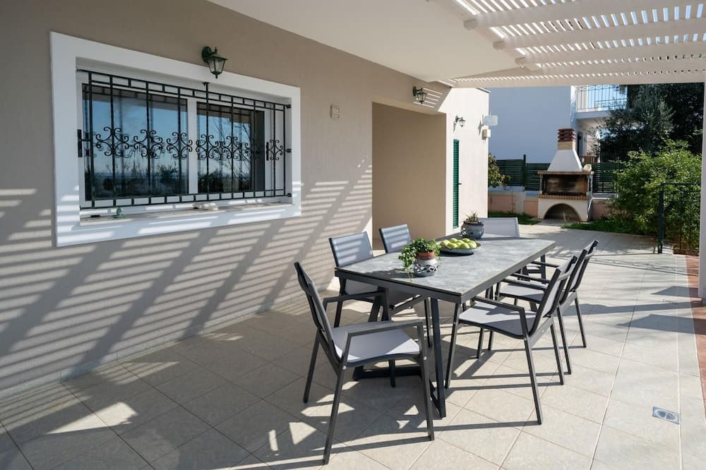 Villa Erasmia Large Private Pool Walk to Beach Sea Views A C Wifi - 2646