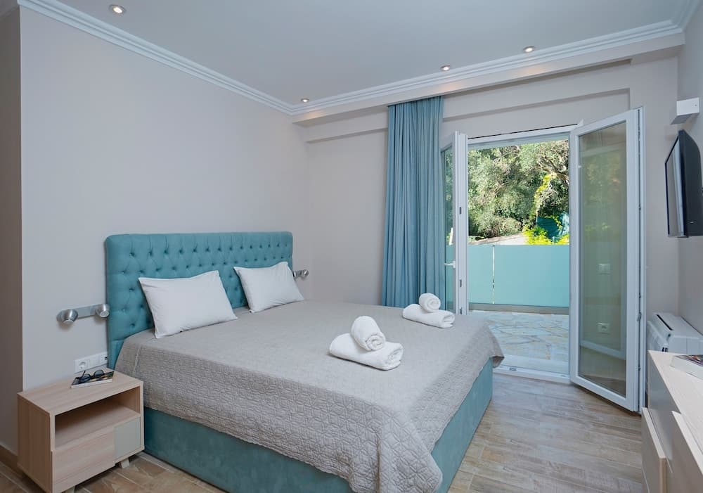 Villa Nikolakis, Kerasia, on the beach