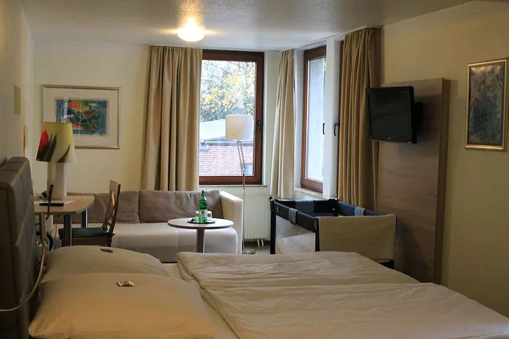 La Maison Hotel - Boardinghouse