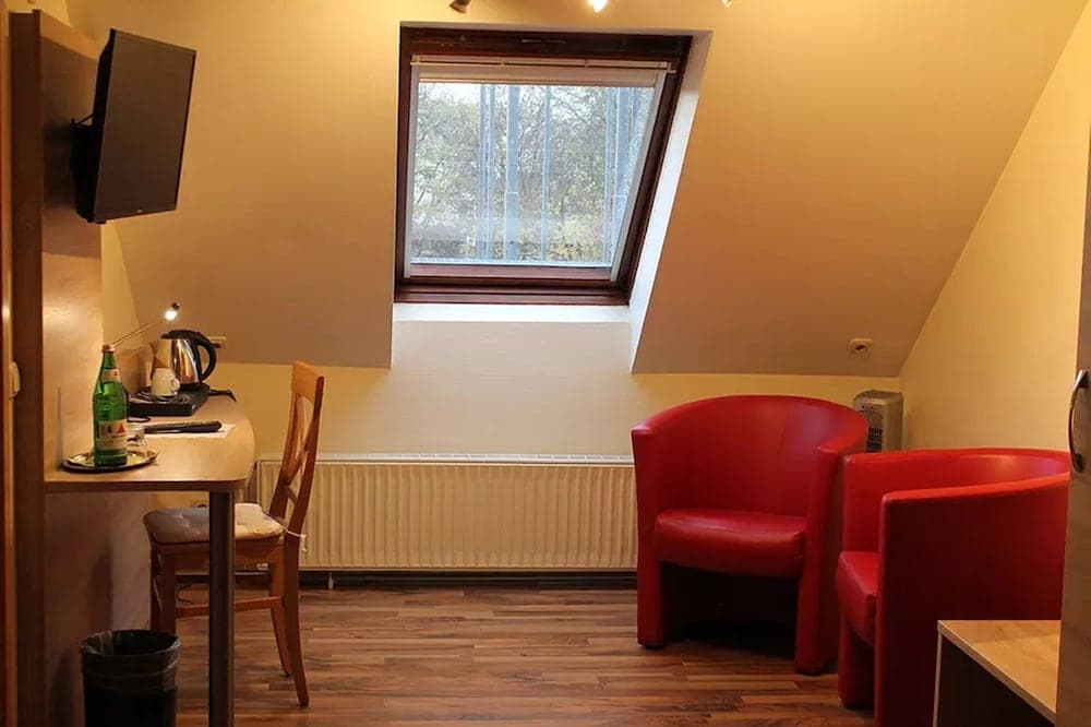 La Maison Hotel - Boardinghouse