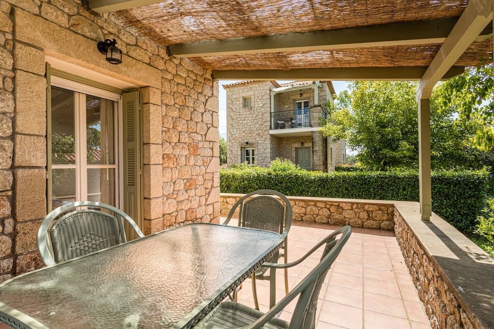 Lithos Stoupa Villas