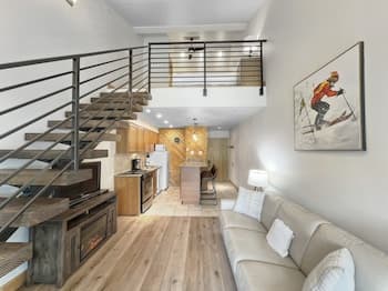 Studio With Prime Location in Heart of Center Village - Cj303 by Redawning