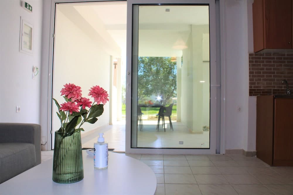 "kalamaki Plaza Apartments 'asteri' "