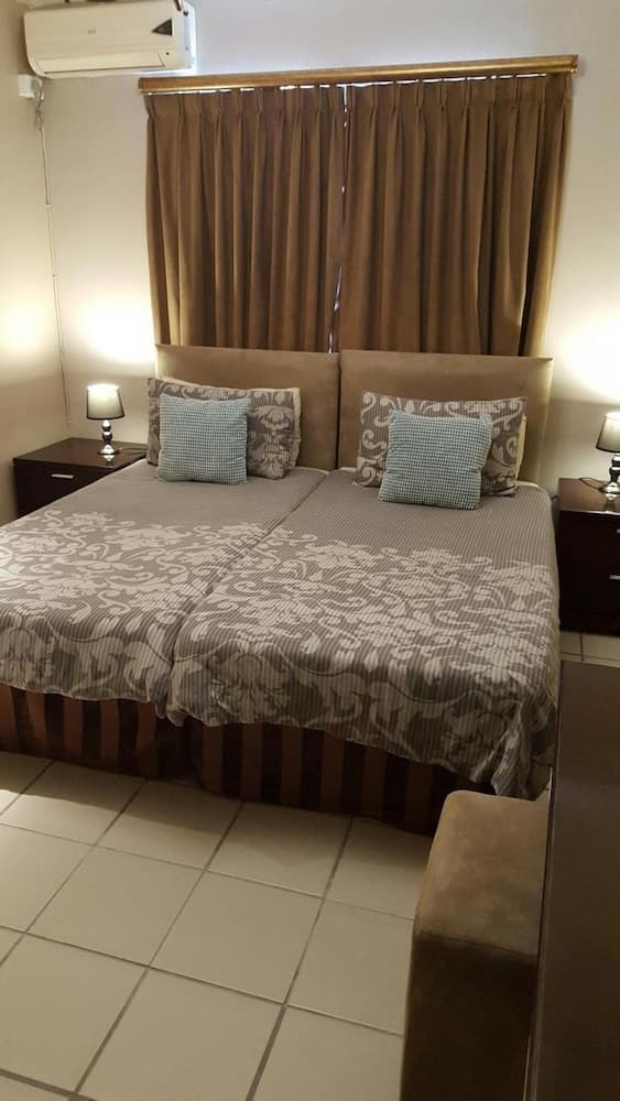 Savoy Lodge - Standard Double Room 6