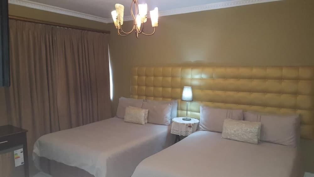 Savoy Lodge - Nice Standard Double Room 4