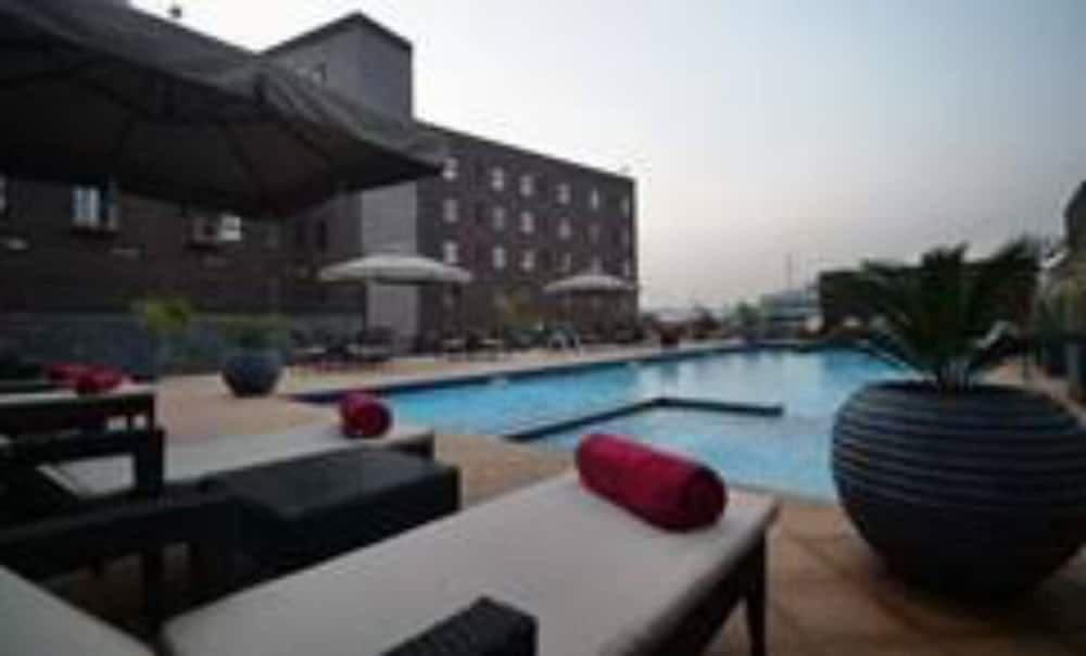 Luxurious Sunset Hotel in Kumasi