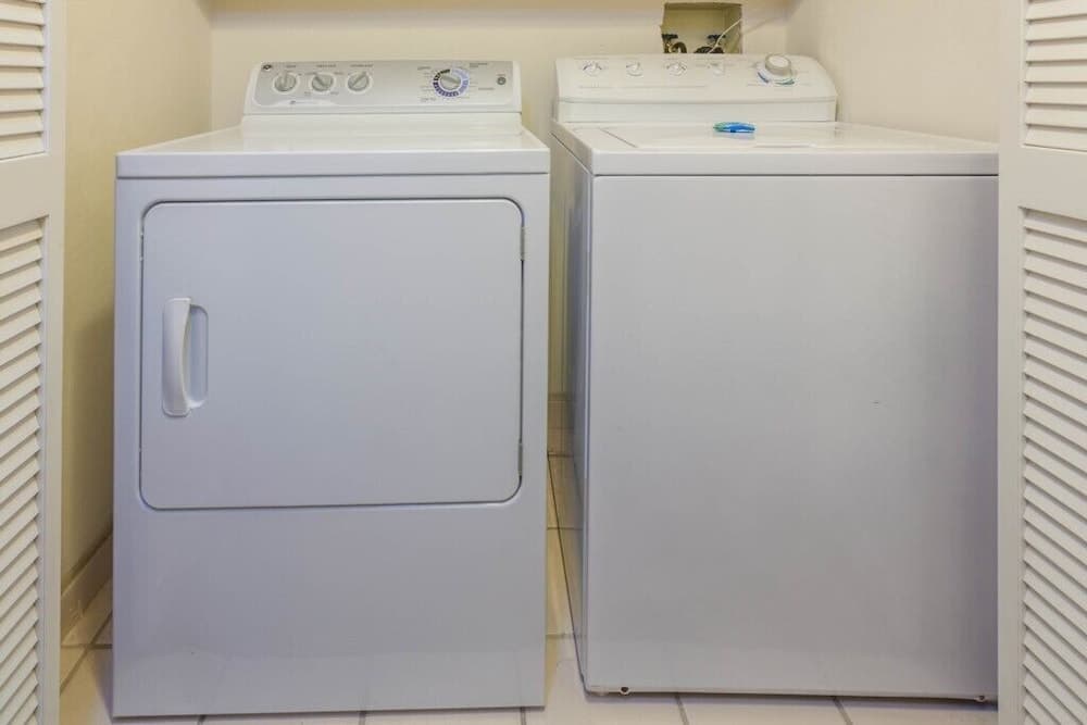 On The Harbour Condo Across From Beach! 2 Bedroom Condo by Redawning