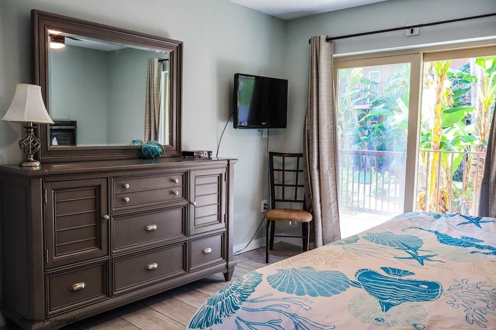 Beachview 110 2 Bedroom Condo by RedAwning