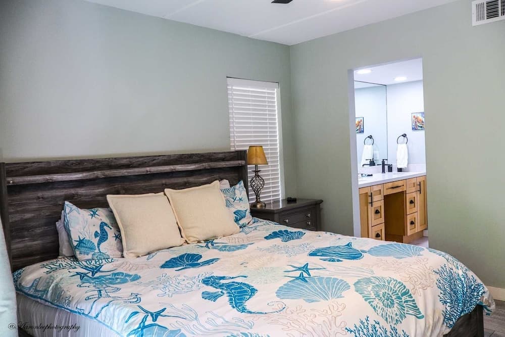 Beachview 110 2 Bedroom Condo by RedAwning