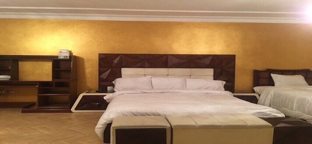 Penthouse Apartment  Pyramids view