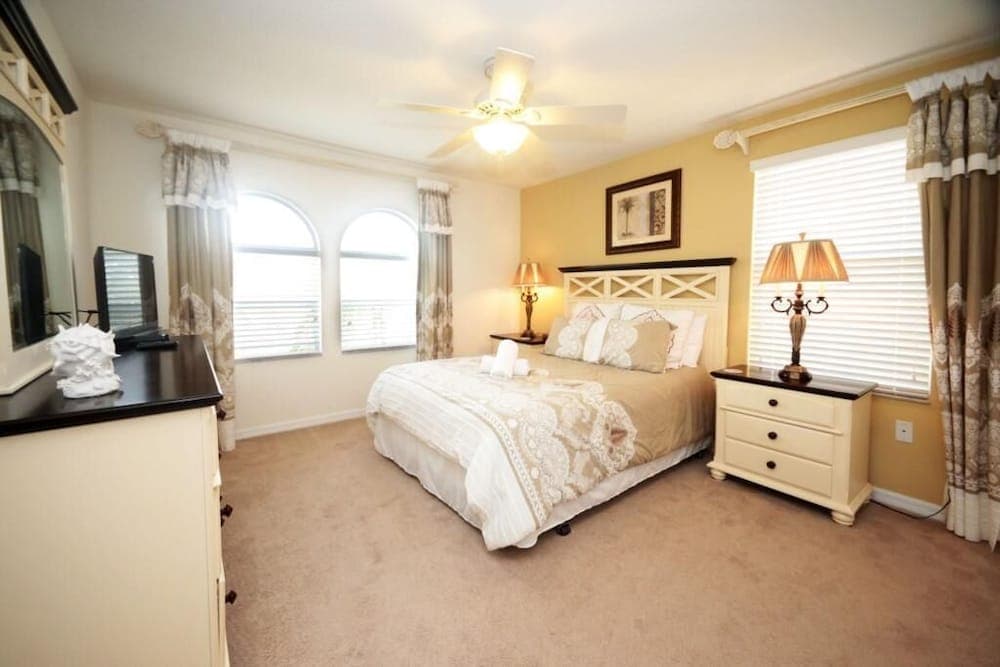 301 Las Fuentes Drive 6 Bedroom Home by Redawning