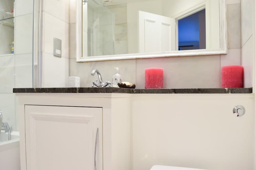 Large 2 Bedroom Apartment in Central London