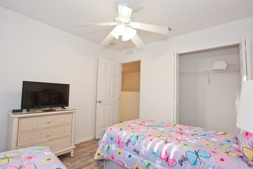 2524 Hamlet Lane 5 Bedroom Home by Redawning