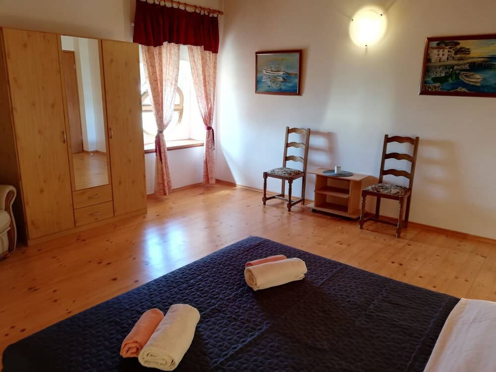 Villa Valeta 500 Meters From the Beach