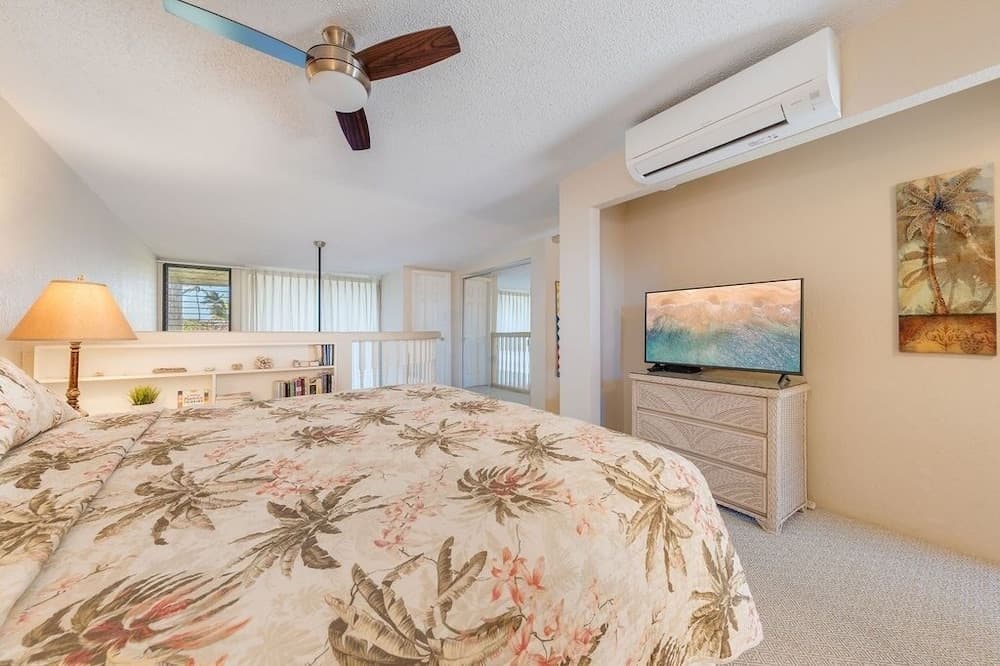 Tropical Oasis 2 Bedroom Condo by Redawning