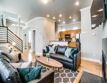 Grand Oak Lawn Town Home