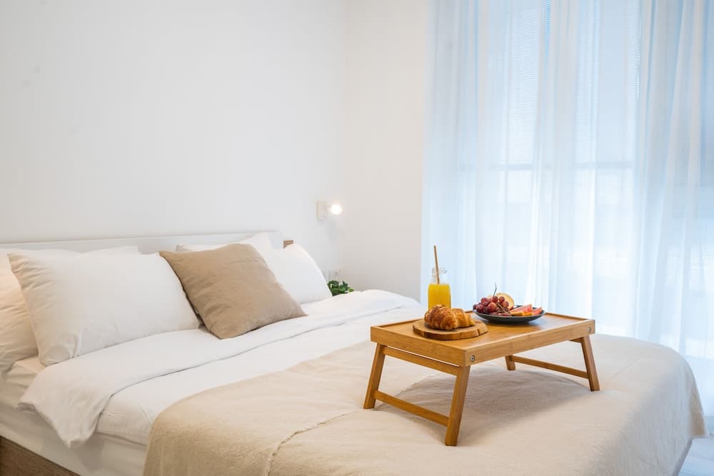 Sunlit Urban Escape with Balcony by Sea N Rent