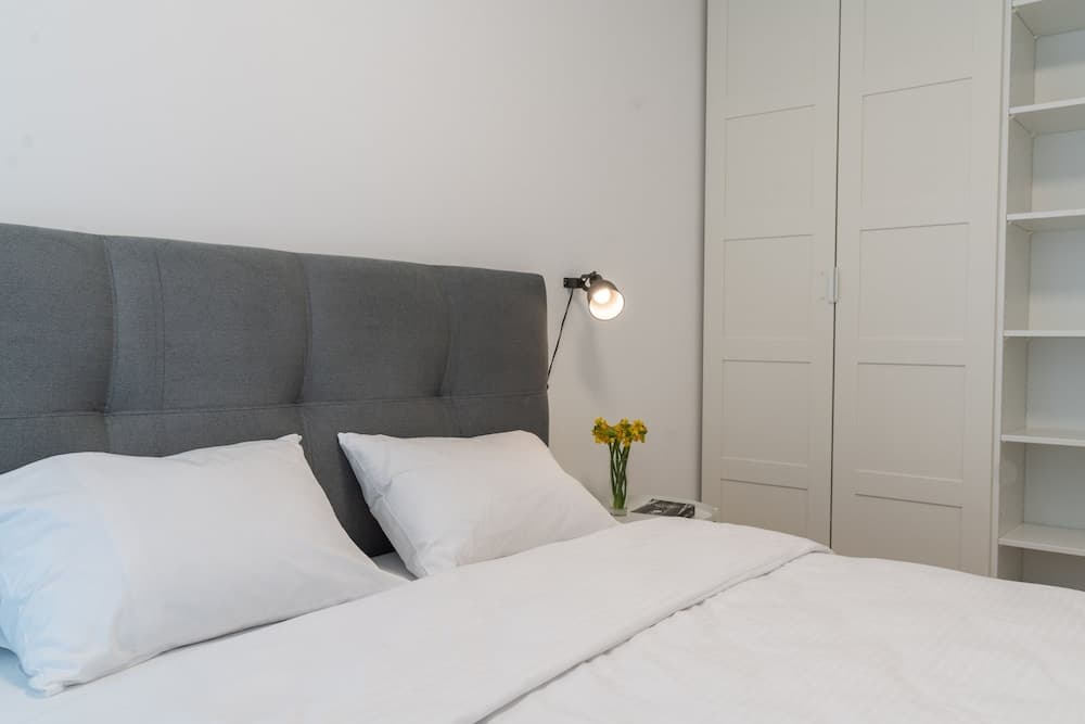 Sunlit Urban Escape with Balcony by Sea N Rent