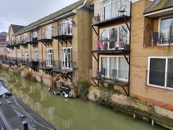 Penthouse Waterfront Apartment - St Neots
