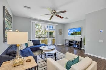 Pleasant and Spacious Town Home Near the Convention Center #3vc107