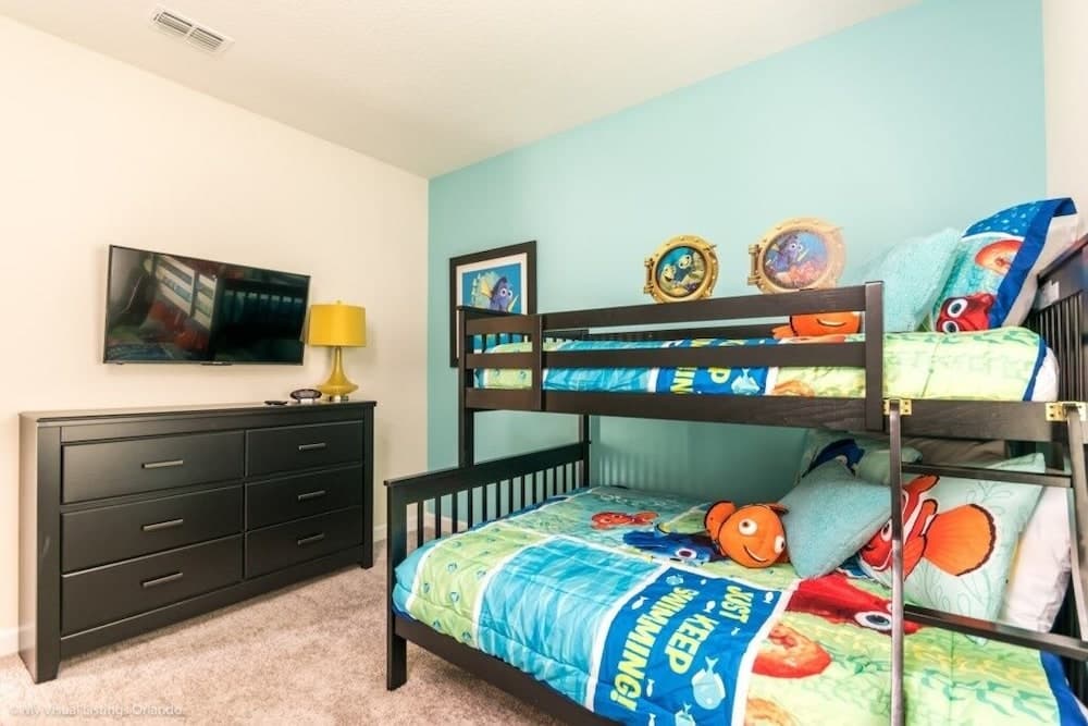 Luxury 5 Bed Townhome With Pool 5 Bedroom Townhouse by RedAwning