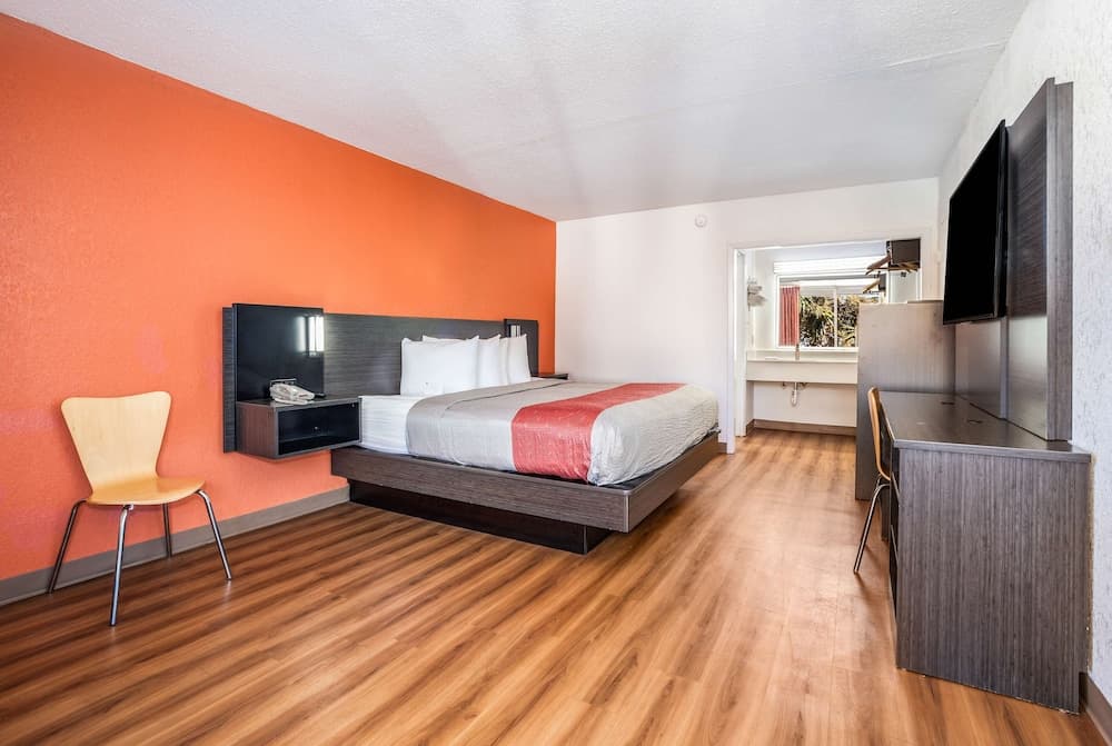 Studio 6 Florence , SC