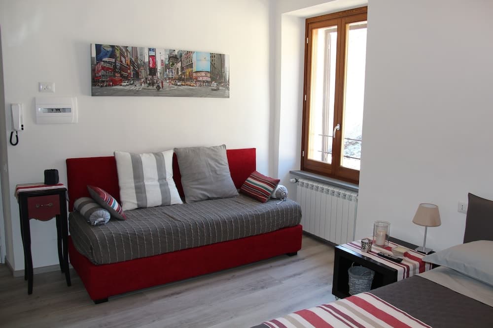 The Window on the Cathedral - Studio Apartment