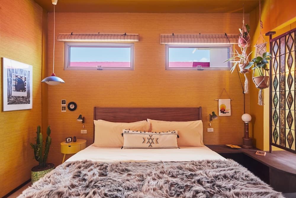 MOOD HAUS by DW - 70's Retro Stays