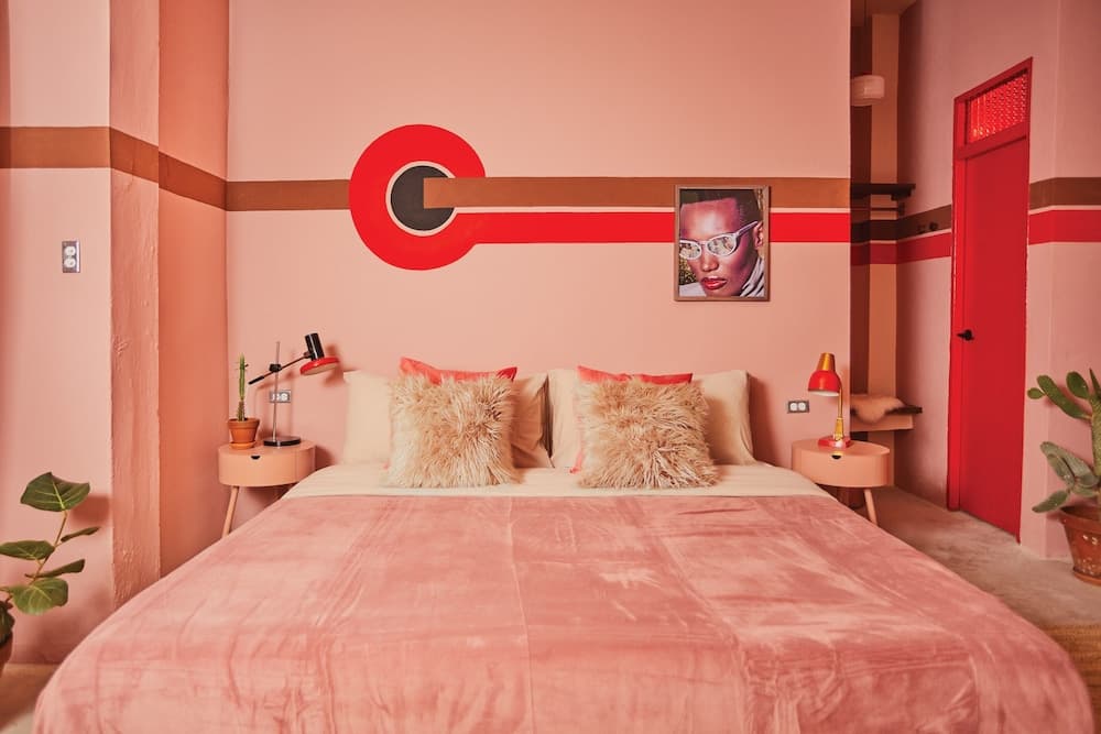 MOOD HAUS by DW - 70's Retro Stays