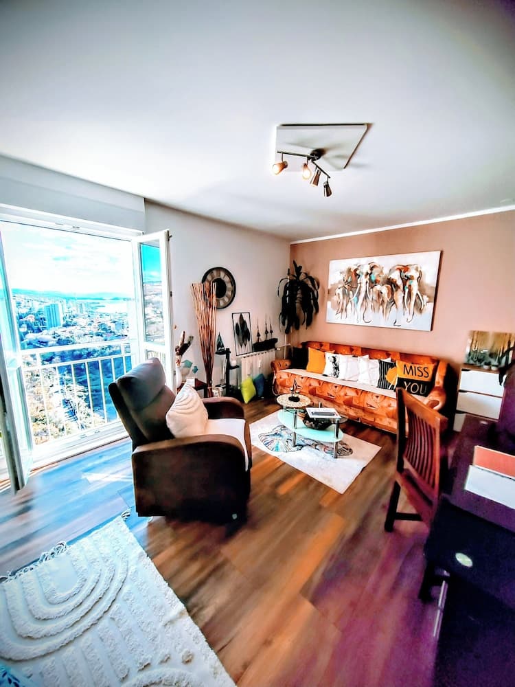 Apartment Sleeps 2 With Stunning Views