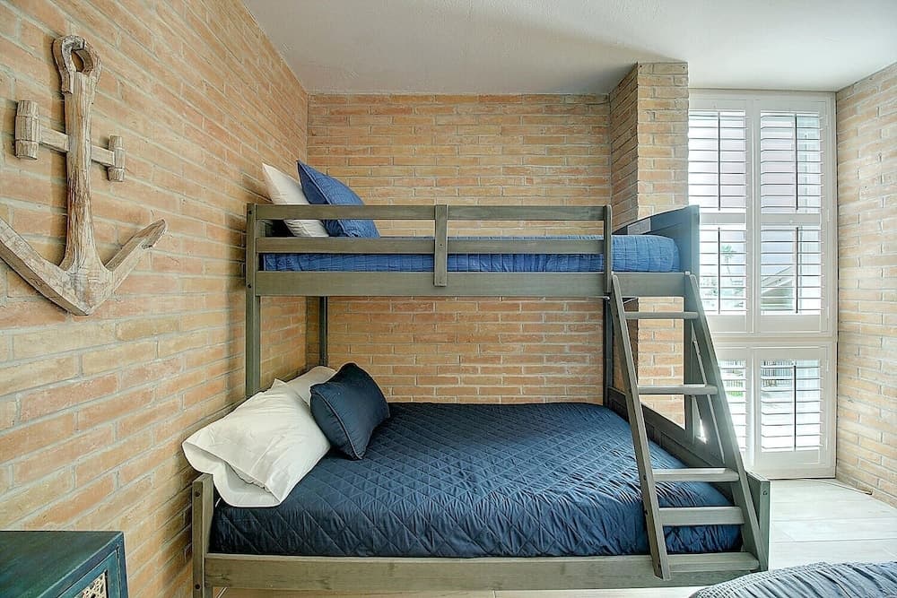 Channelview 117 1 Bedroom Condo by Redawning