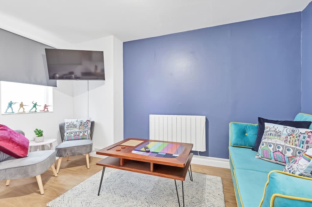 Right On : Bright On Apartment 1A | By My Getaways