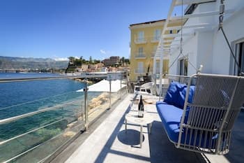 Beachfront Villa Sorrento